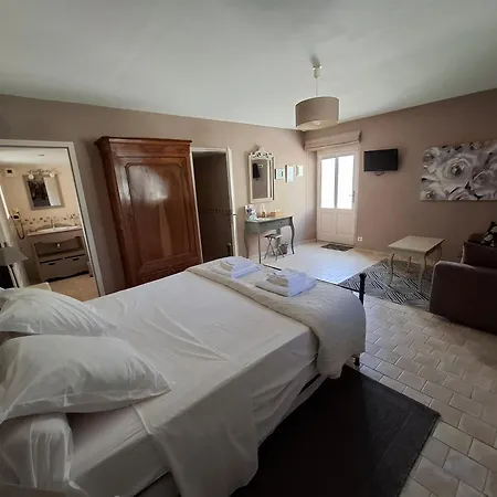 Les Laurielles Bed and Breakfast